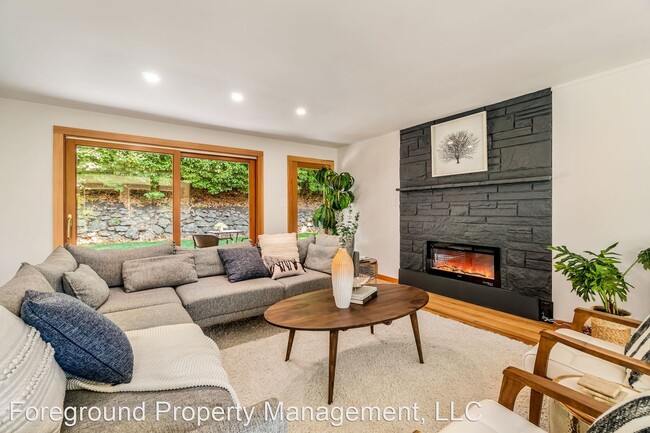 Foto del edificio - 3 br, 2.5 bath House - 4328 Lake Washingto...