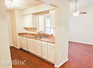 Building Photo - 9600 Woodvale Dr