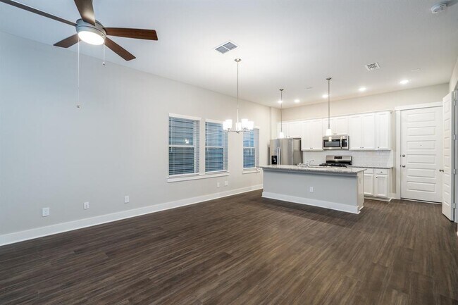 Foto del edificio - 723 Strawberry Pines Ct