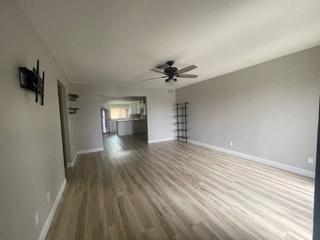 Foto del edificio - Charming condo in desirable neighborhood.