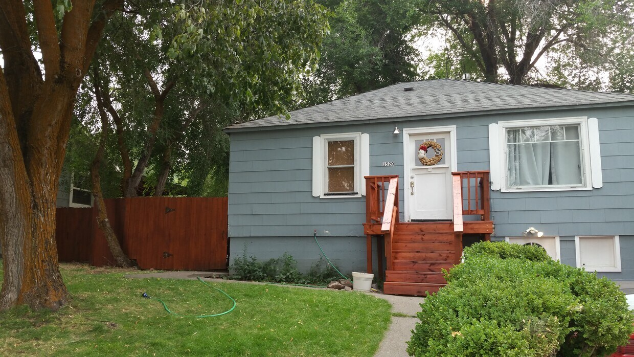 Primary Photo - 1520 California Ave
