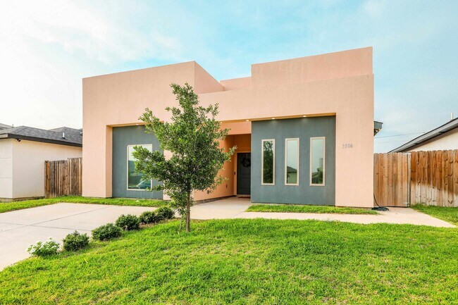 Foto del edificio - 3506 Jorge Sosa Dr