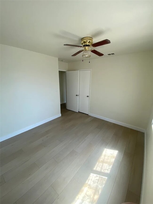 Building Photo - 1223 W Ave H 12