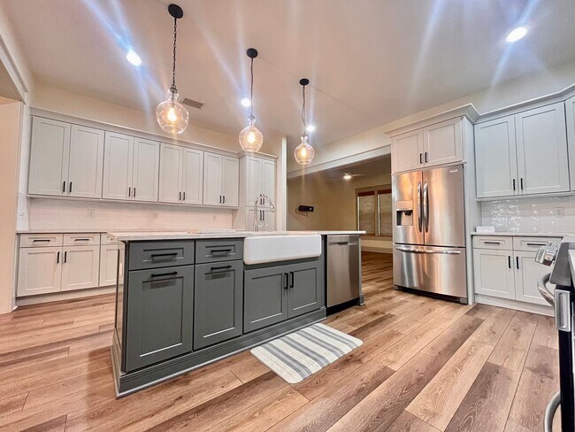 Building Photo - 3 br, 2 bath House - 303 W Hamilton Ave