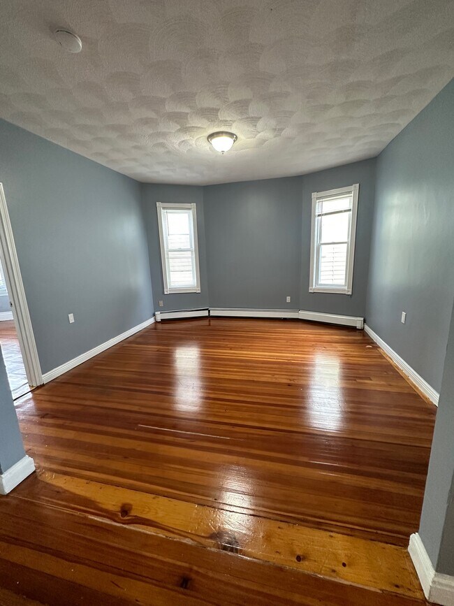Building Photo - 77 Bellingham St