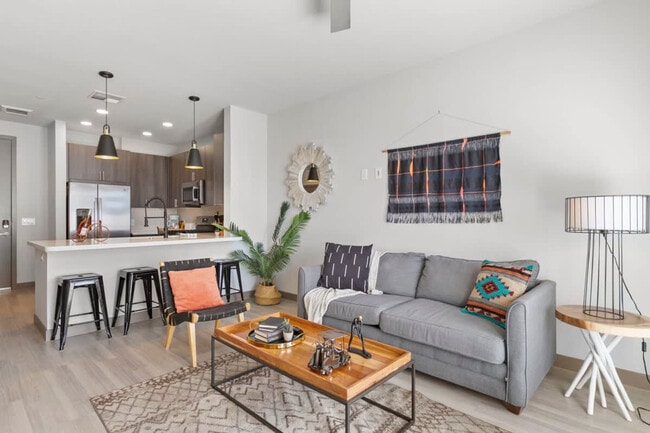 Building Photo - 400 N 2nd Ave