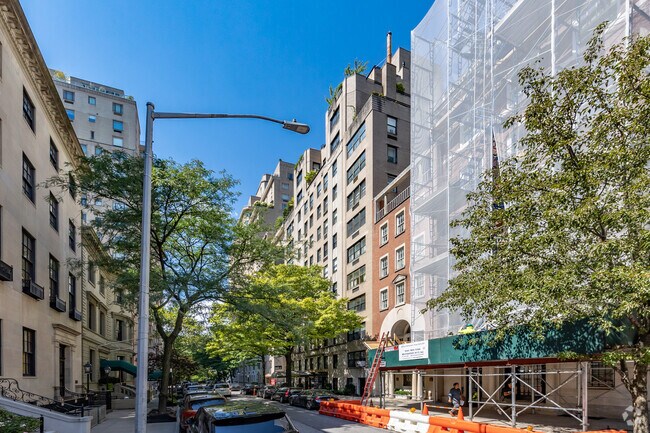 Building Photo - 3 E 69th St