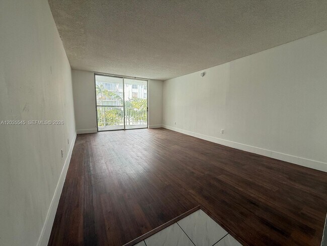 Foto del edificio - 492 NW 165th St