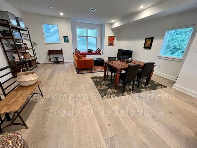 Building Photo - 263 Hermitage St
