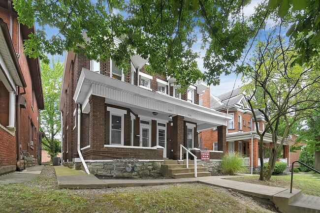 Building Photo - 1940 Summit St
