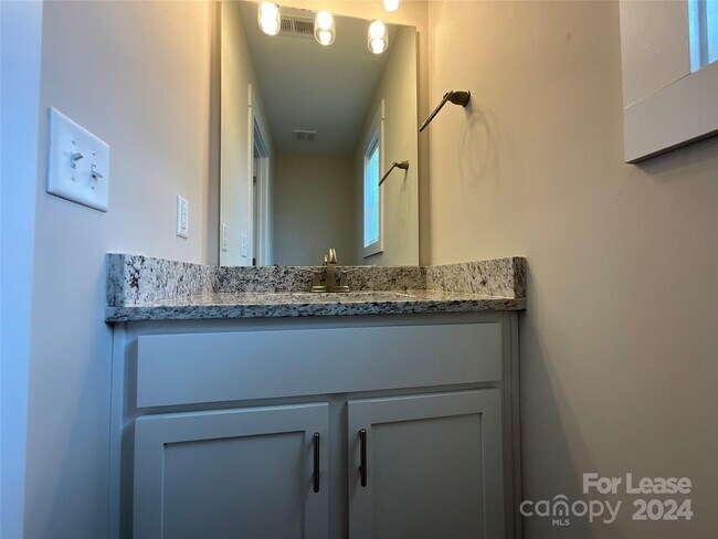 Foto del edificio - 2405 Crescent Ln