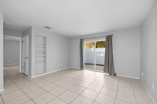 Foto del edificio - 1555 Green Briar Pkwy