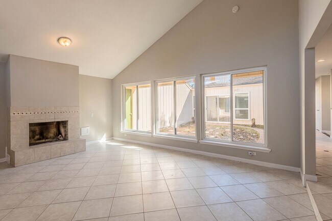 Foto del edificio - 4418 Lost Spring Dr