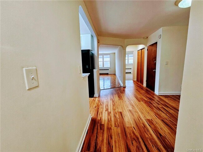 Foto del edificio - 1022 E 211th St