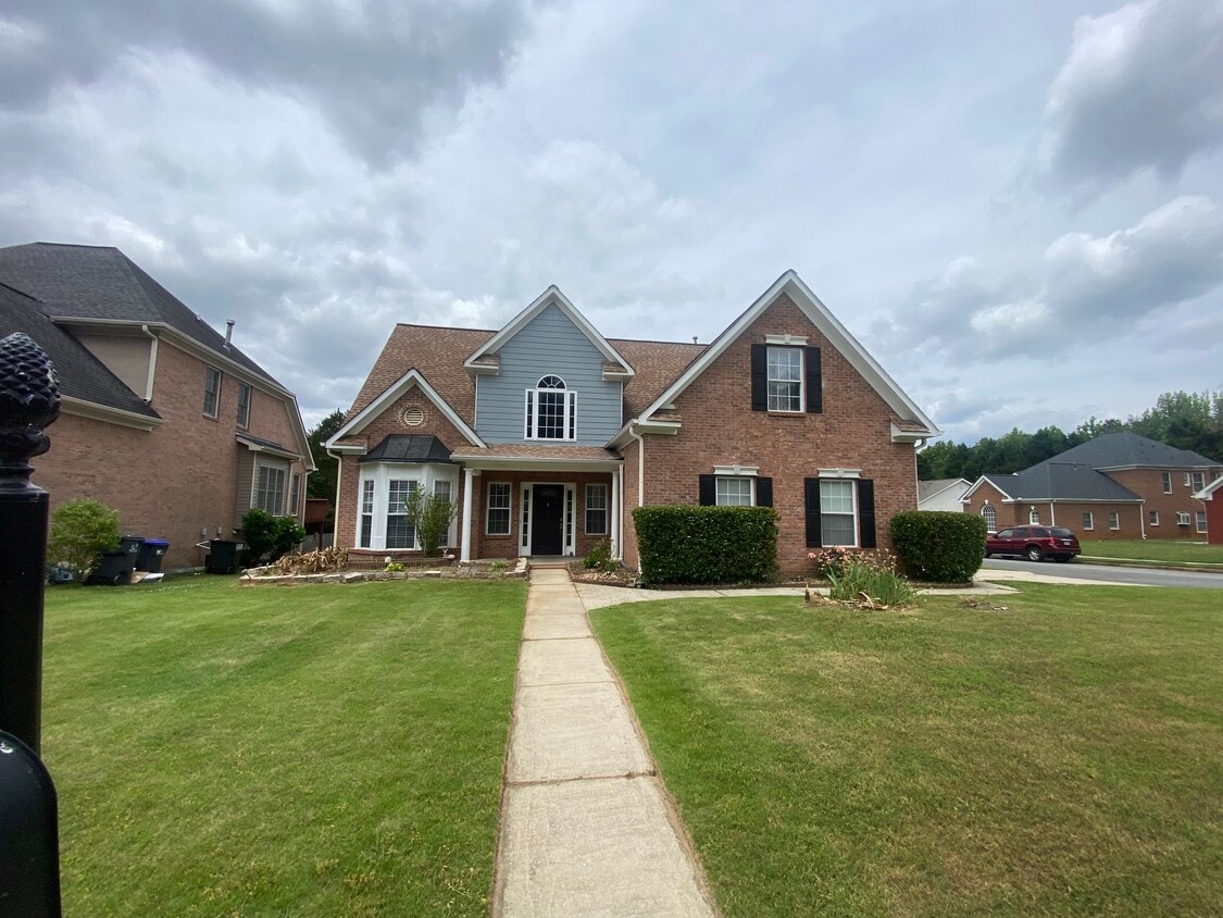 Primary Photo - 5605 Martin Grove Dr NW