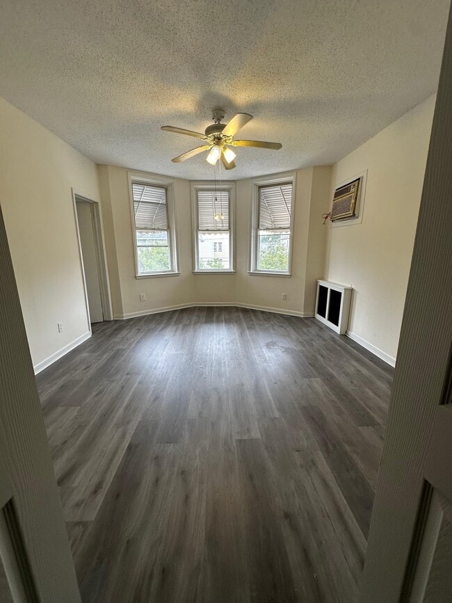 Building Photo - 606 15th St