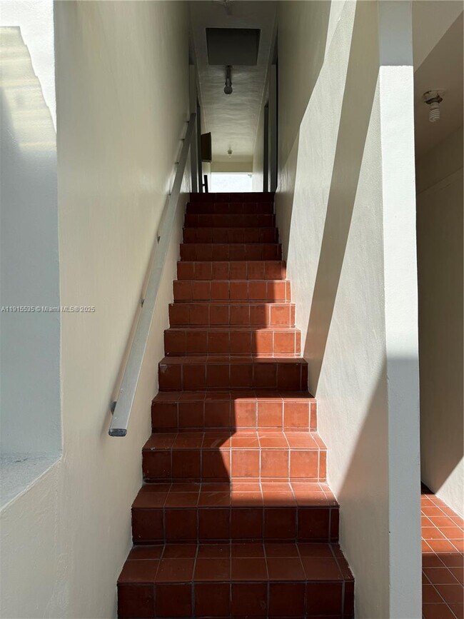 Foto del edificio - 7915 Harding Ave