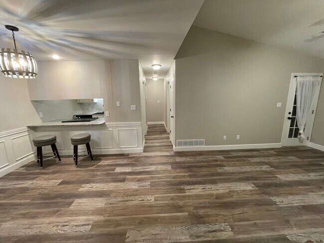 Entrance View - 106 W Green Meadows Rd