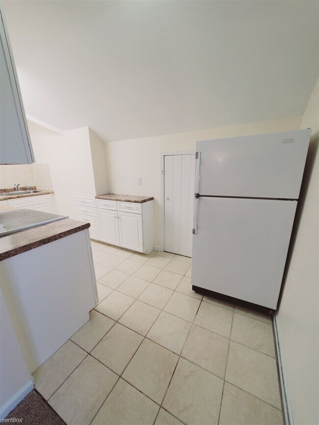 Building Photo - 1 br, 1 bath Condo - 193 Hope St Apt C
