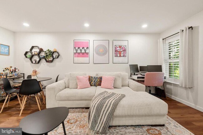 Foto del edificio - 3307 Wyndham Cir