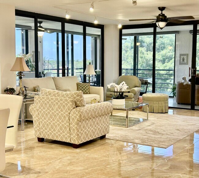 Foto del edificio - 7568 Regency Lake Dr