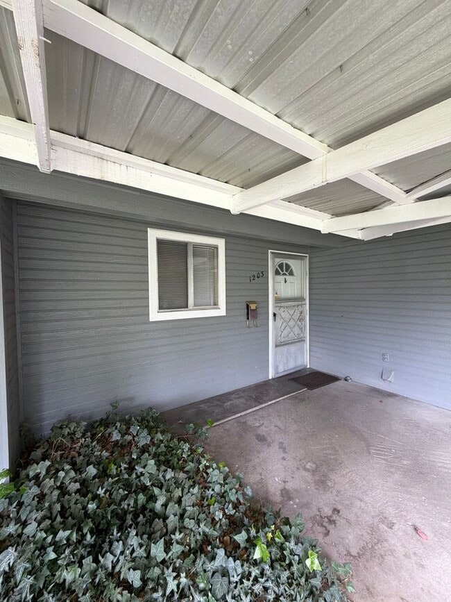 Building Photo - 1203 Mitchell St