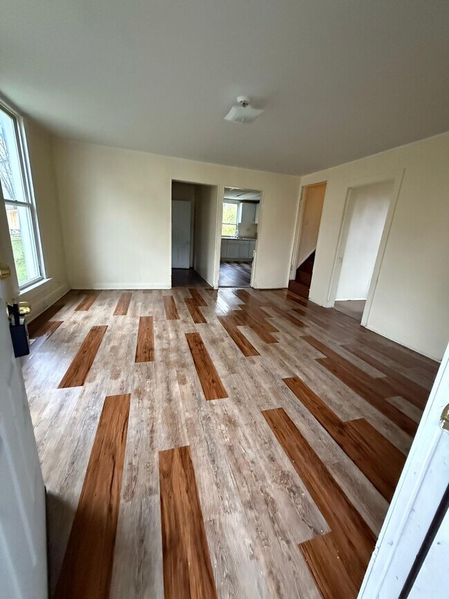 Foto del edificio - 3 bedroom house fenced yard