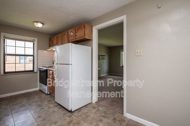 Building Photo - 550 Wiltshire Blvd