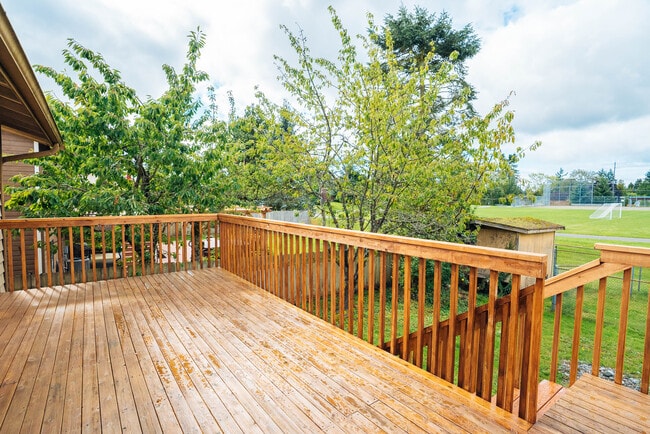 Building Photo - 15307 10th Ave NE