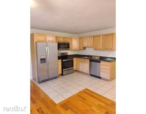 Primary Photo - 20 W Rosseter St