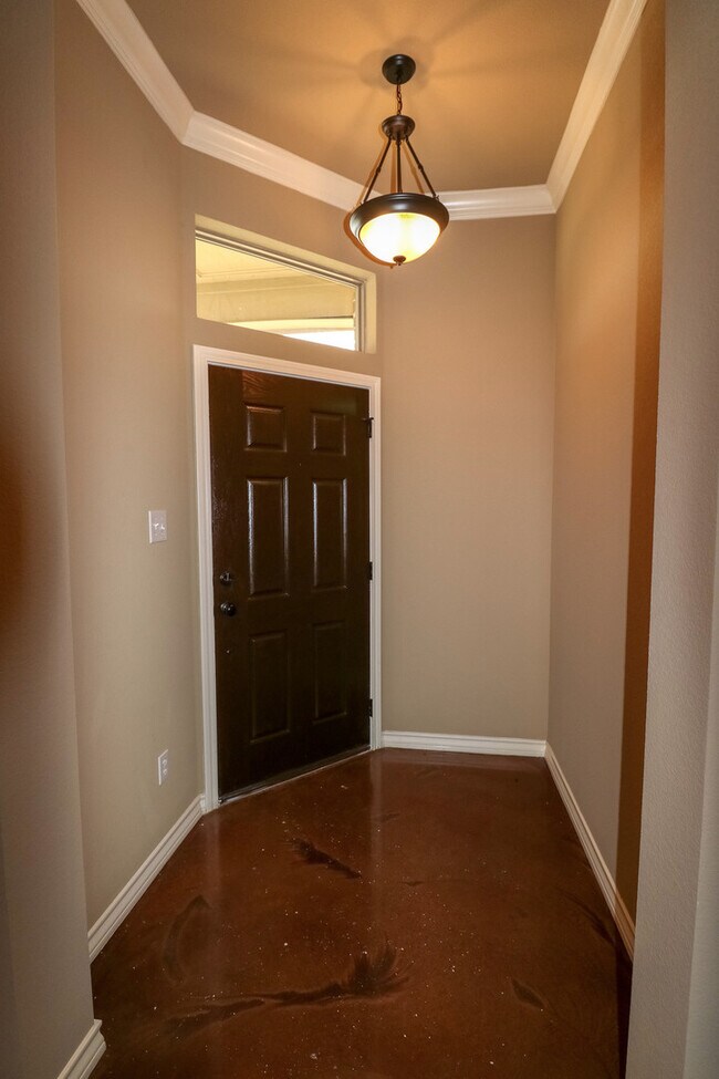 Foto del edificio - 3 Bedroom available now.  No carpet