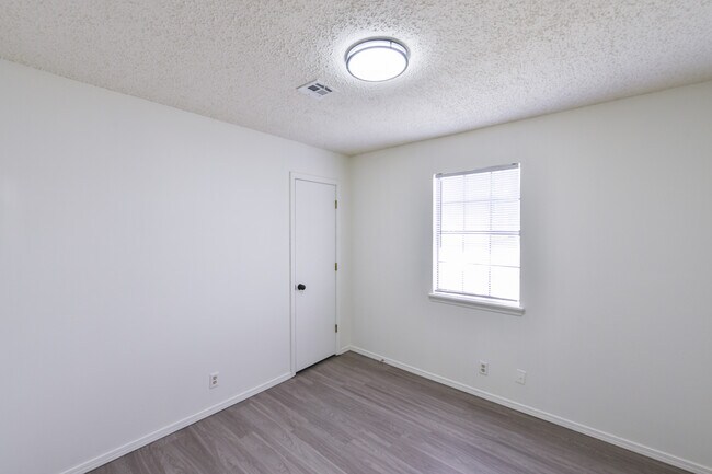 Foto del edificio - 512 Carson Rd