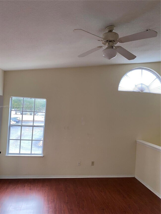 Building Photo - 1618 Columbia Arms Cir