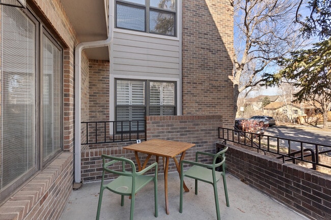 Photo - 221 S Garfield St Townhome