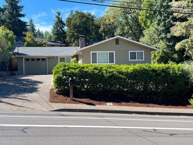 Building Photo - Nice 3 bedroom, 2 bath house in a great ne...