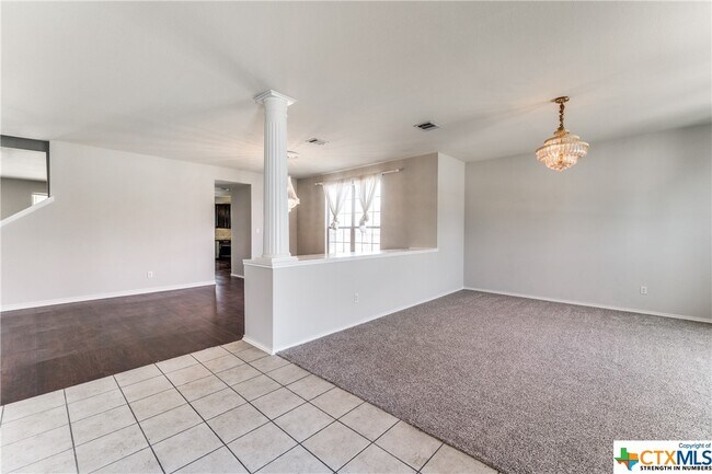 Building Photo - 300 Santolina Ln