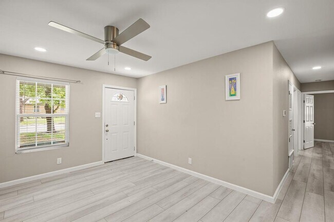 Building Photo - 8806 Parkfield Dr