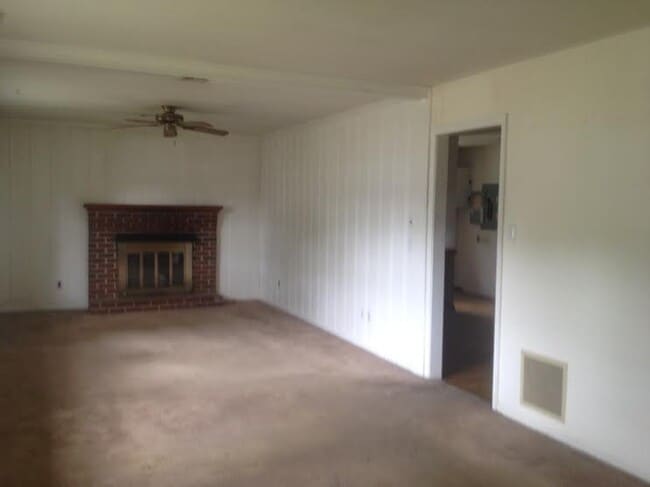 Building Photo - 515 York Ave