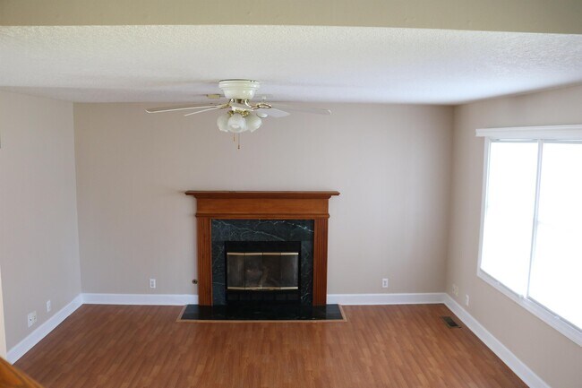 Foto del edificio - 2625 Jennifer Dr