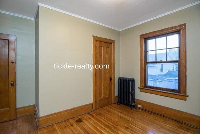 Building Photo - Large 2 Bedroom in Swillburg - Covered Porch