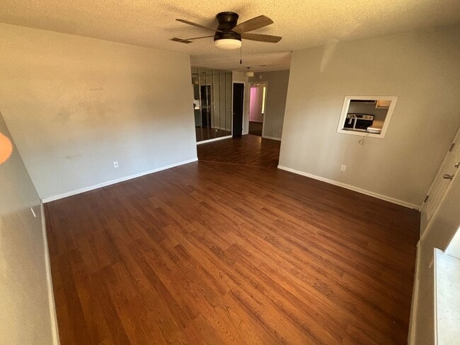 Building Photo - Spacious 4-Bed, 2-Bath Home with Yard and ...