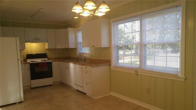 Building Photo - 1808 Doncaster Dr