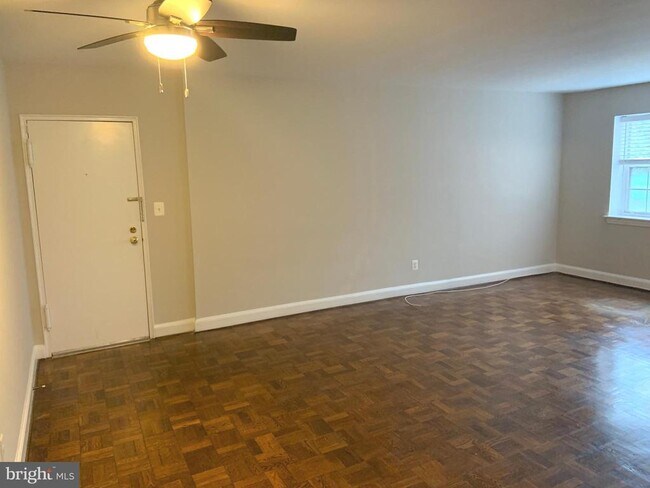 Building Photo - 1305 N Ode St