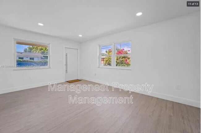 Foto del edificio - 3149 SW 24th St