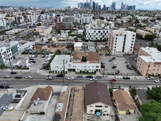 3D Exterior - 1032-1036 S Normandie Ave