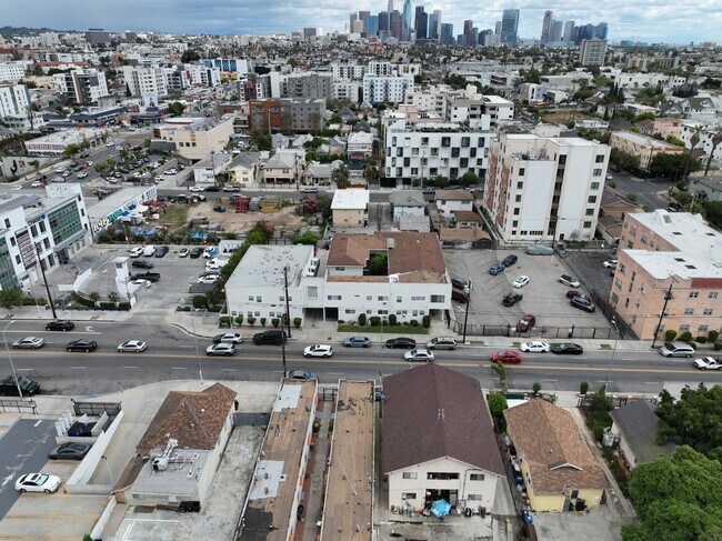 Exterior 3D - 1032-1036 S Normandie Ave