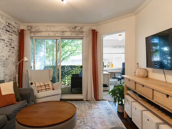 Building Photo - Updated Condo in Downtown Abbotsford