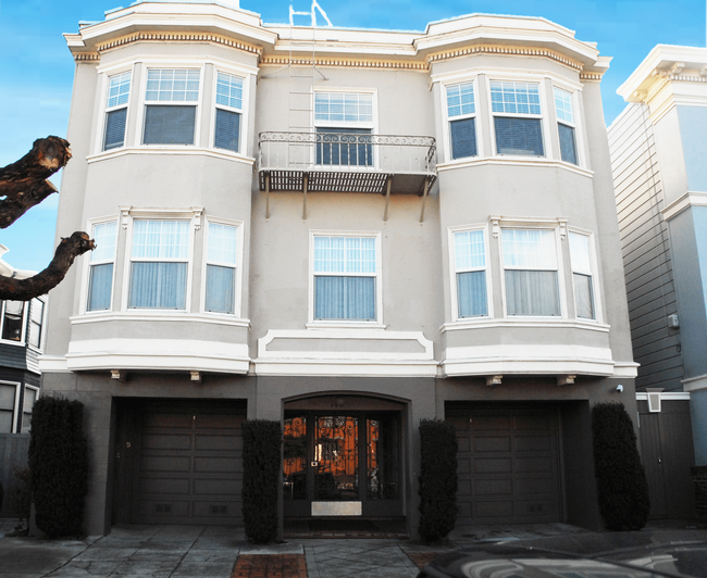 Front of building - 140 Palm Ave