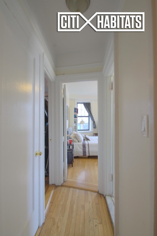 Building Photo - 201 W 11th St