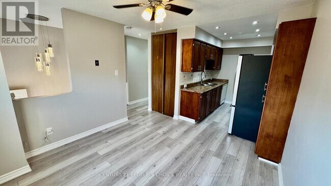 Photo du bâtiment - 16 Franklin Ct